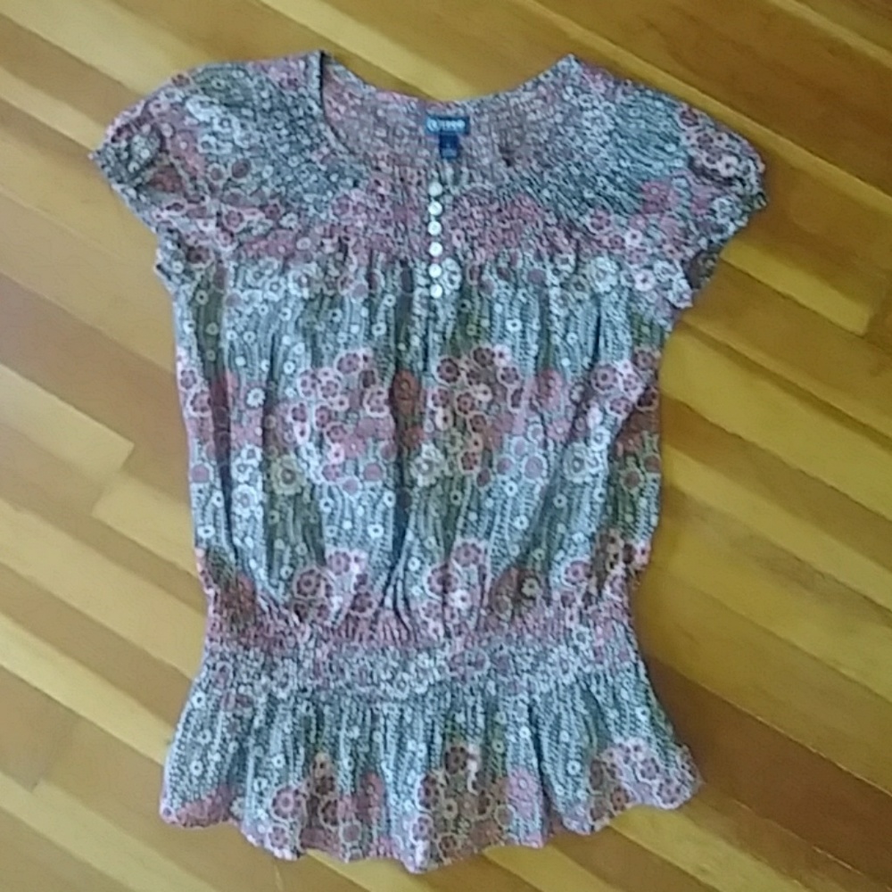 NWOT- cute shirt w/ flowers - Picture 2 of 4